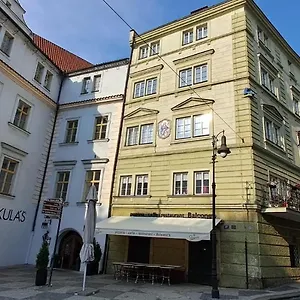 At The Blue Lion & Parking Assistance Appartamento Praga